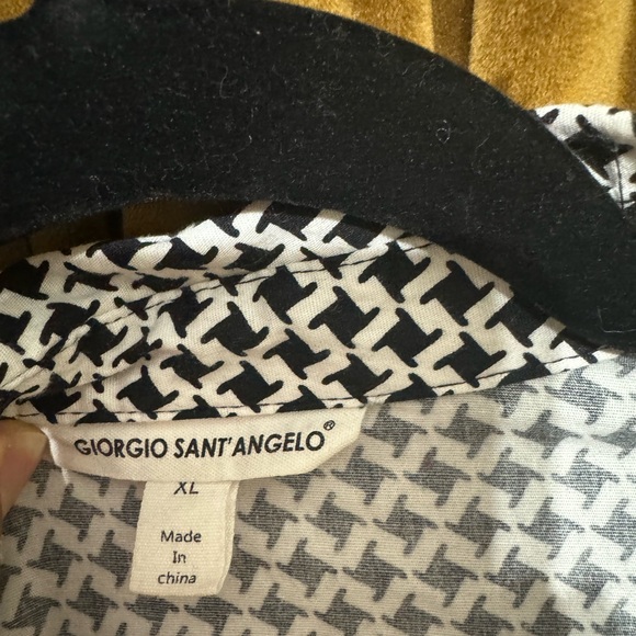 Black and white buttons blouse - Picture 3 of 3